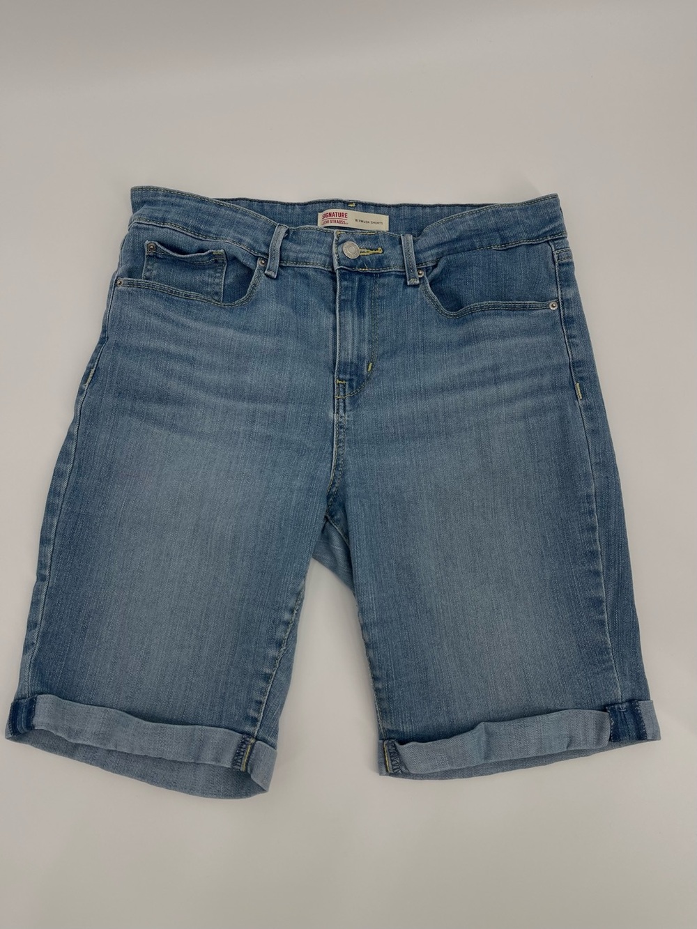Levi's Signature Denim Bermuda Shorts 10 Classic Americana Beach Casual Normcore